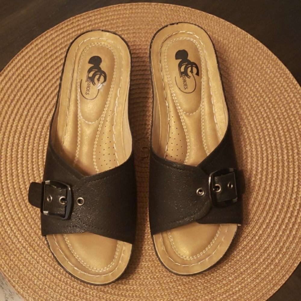 Slip on wedge heel